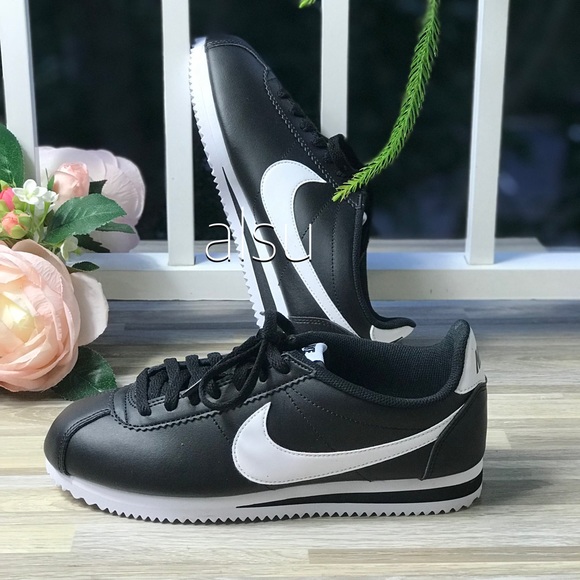 NWT Nike Classic Cortez Leather w/Black WMNS - Picture 3 of 7